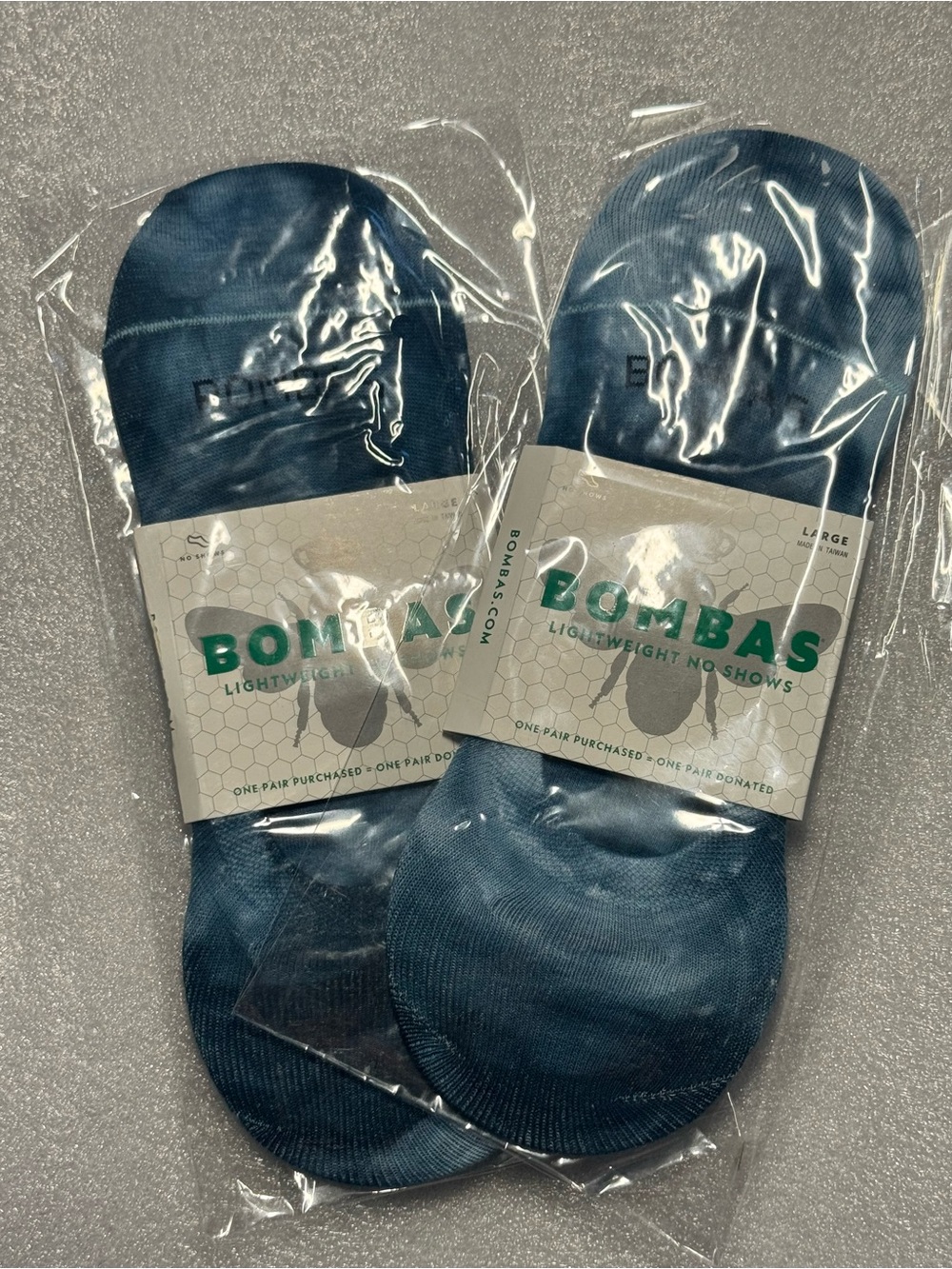 Bombas Unisex Lightweight Tie Dye No Show BLUE Socks 2-Pack Size Large